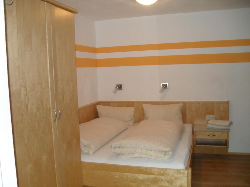 Haus Schellenschmied Apartment Pettneu am Arlberg Bilik gambar
